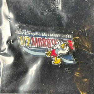 Donald Duck Disney World New Years 2001 Half Marathon Pin‎
